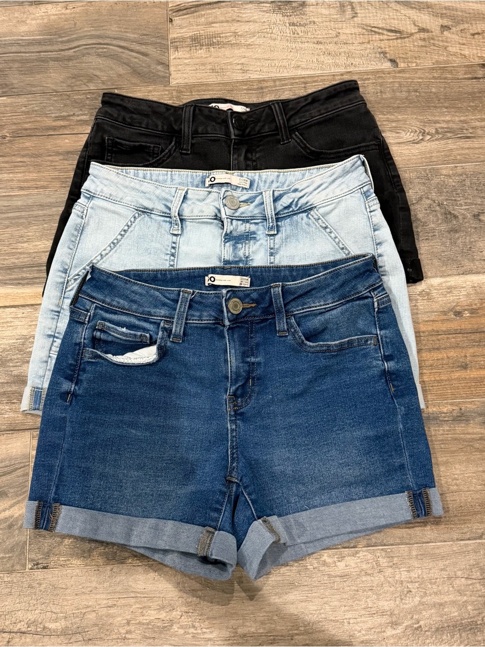 Junior’s SO Low Rise Midi Shorts Sz 7/28W